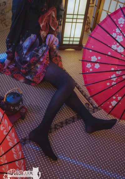男人亲嘴脱内衣内裤视频_BD迅雷电影在线